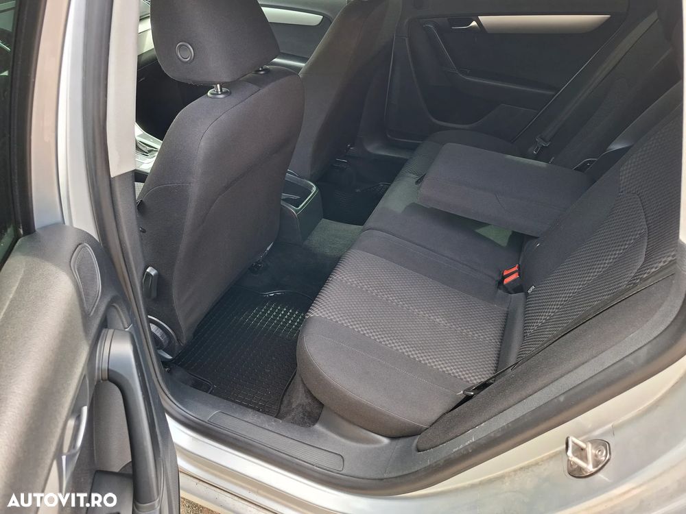 Volkswagen Passat - 13