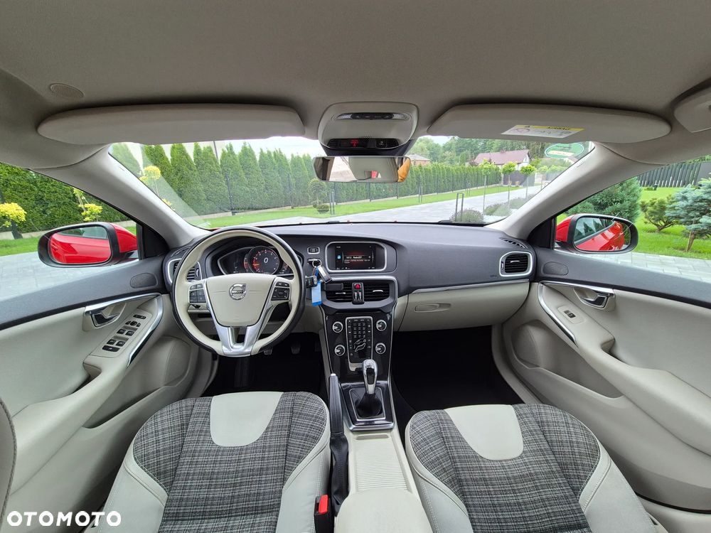 Volvo V40 T2 Drive-E Momentum - 17
