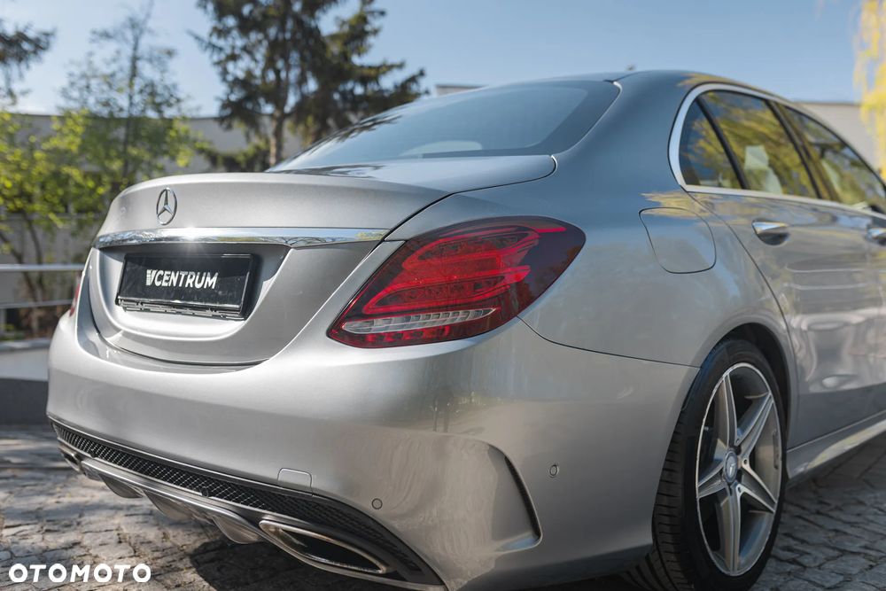 Mercedes-Benz Klasa C 200 4Matic 7G-TRONIC AMG Line - 11