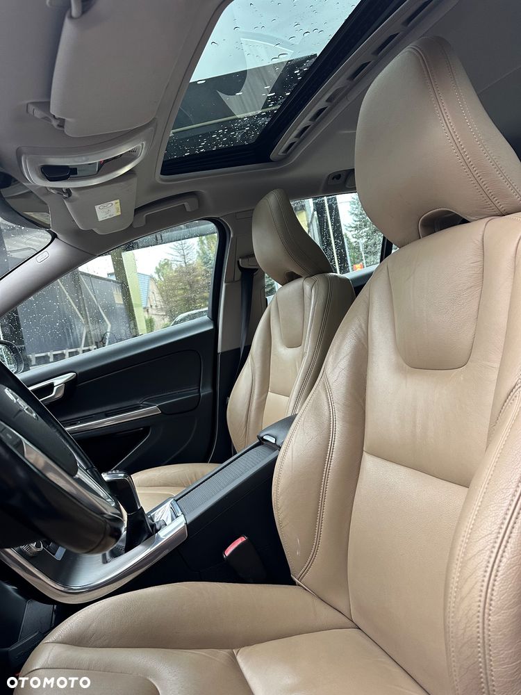 Volvo V60 D4 Momentum - 29