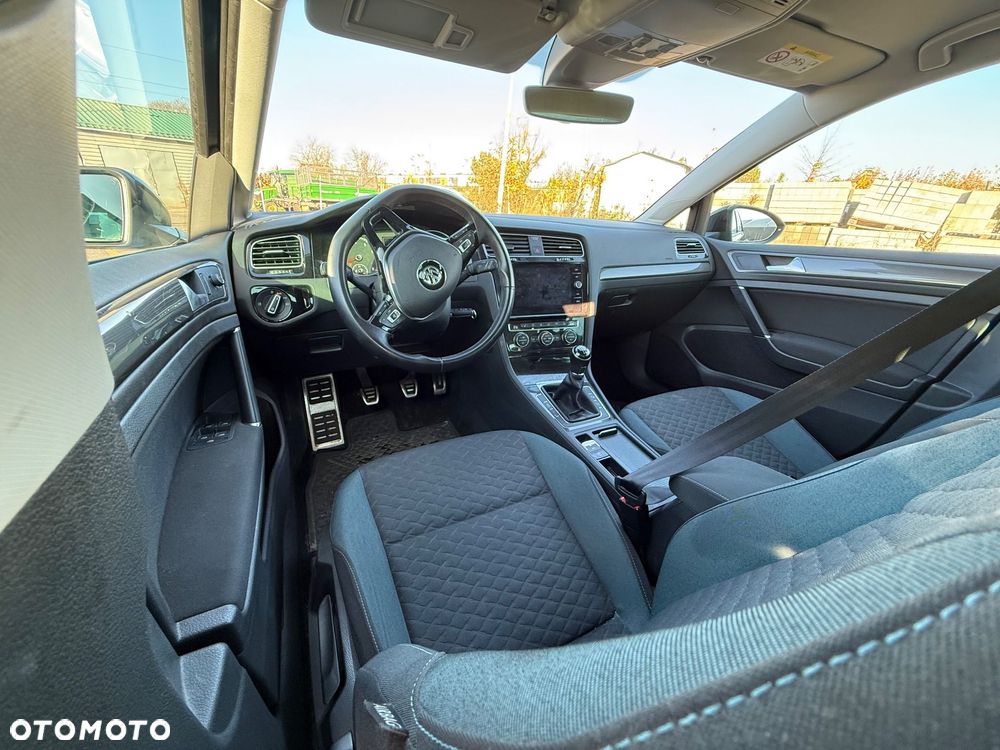 Volkswagen Golf - 13