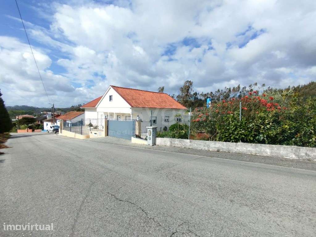 Moradia M3+1 na Bidoeira de Baixo, Leiria, em excelente estado de c... - Grande imagem: 2/20