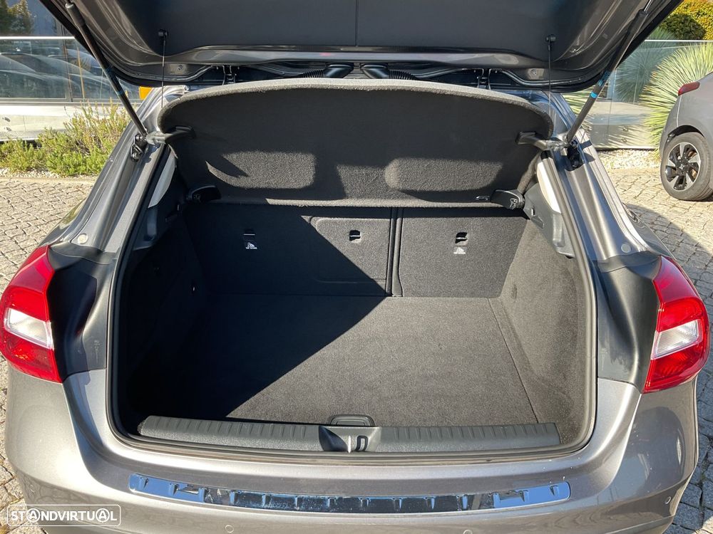 Mercedes-Benz GLA 180 d - 35