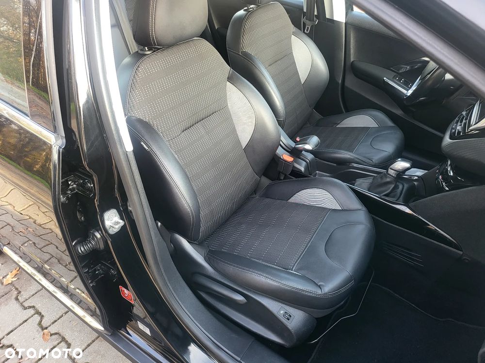 Peugeot 2008 1.2 Pure Tech Allure S&S - 16