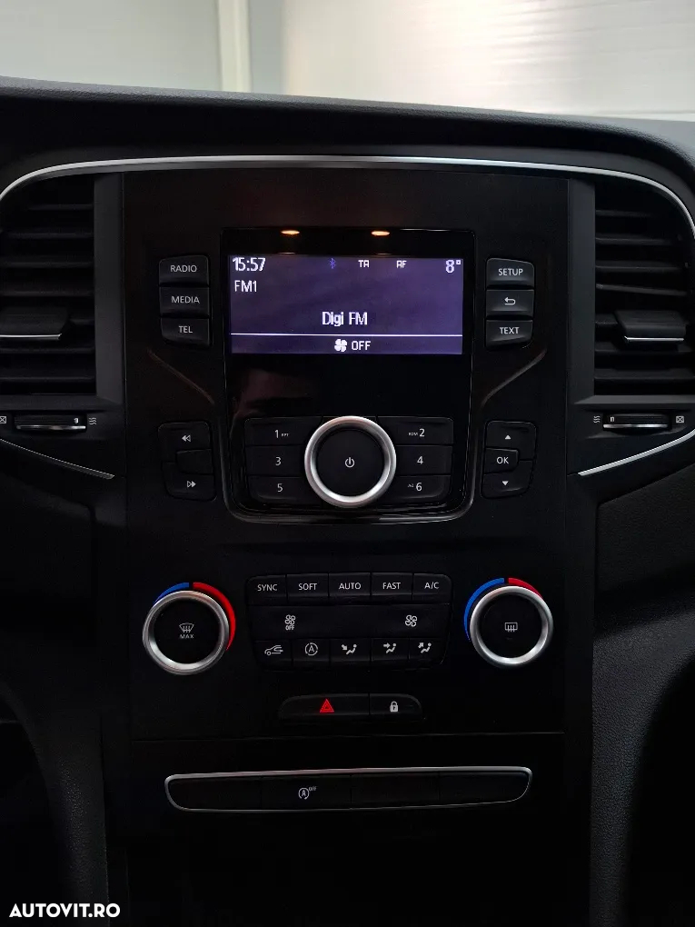 Renault Megane TCe 140 EDC GPF Zen - 17