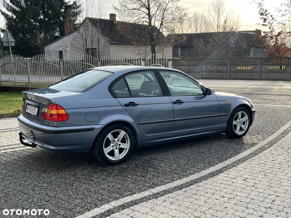 BMW Seria 3 318i Edition Exclusive - 4