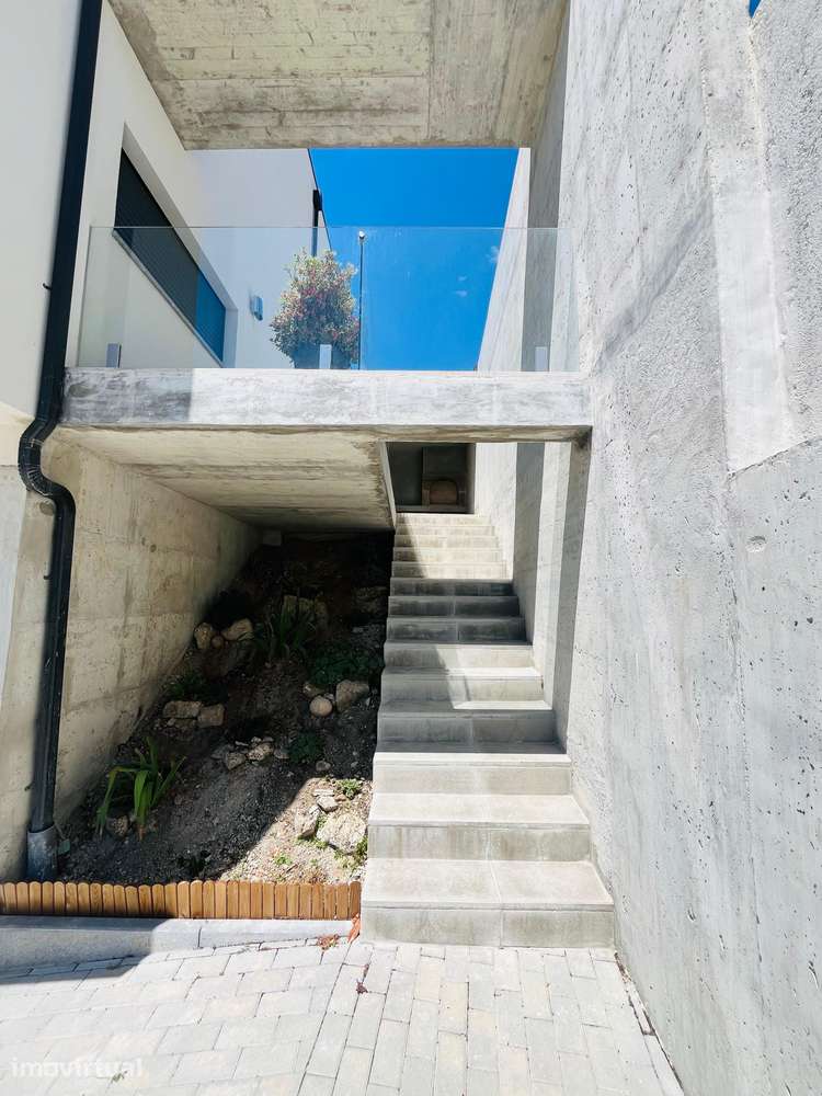 Moradia Nova Isolada à Venda na Guarda - Grande imagem: 2/24