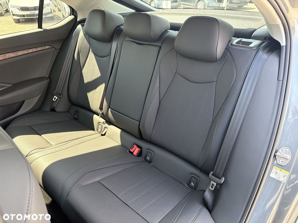 Skoda Superb 2.0 TDI SCR 4x4 L&K DSG - 29