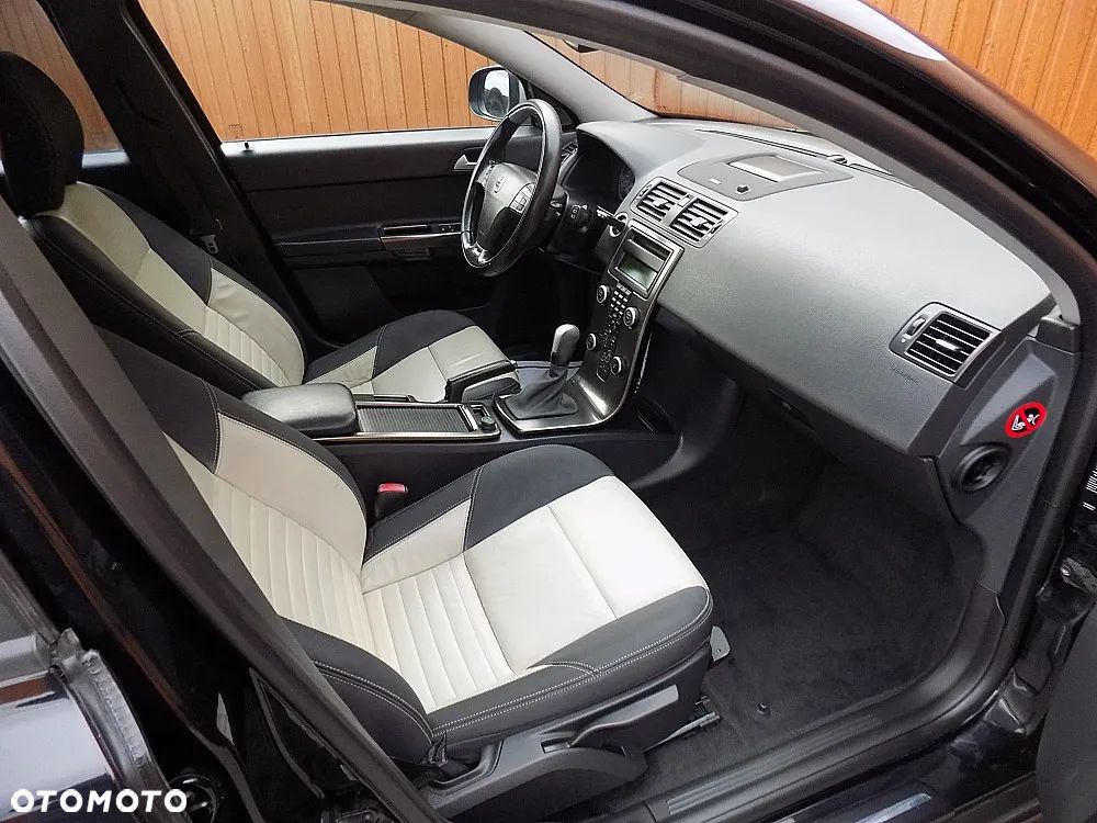 Volvo V50 2.0D R-Design Momentum - 8