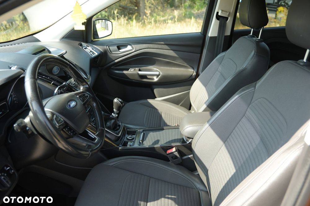 Ford Kuga 2.0 TDCi 2x4 Titanium - 19