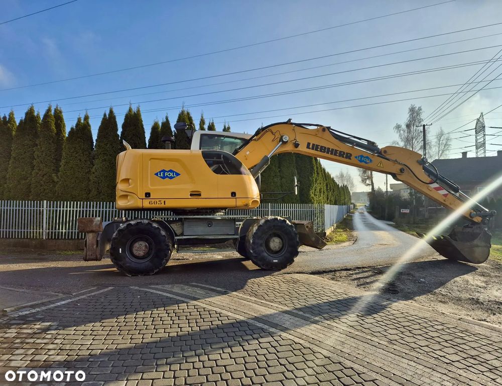 Liebherr A914 - 2