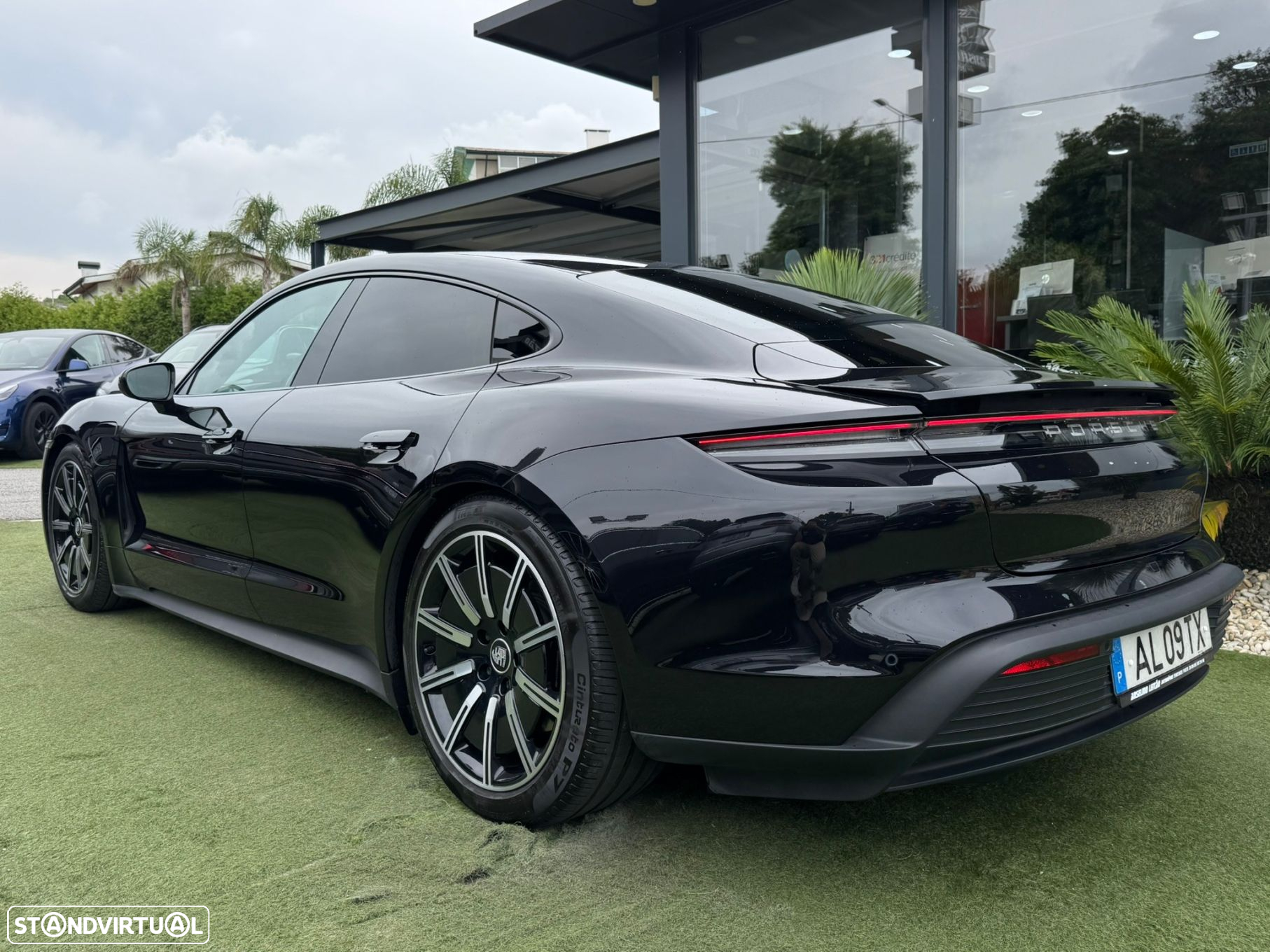 Porsche Taycan Standard - 13