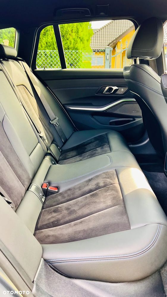 BMW Seria 3 320d xDrive M Sport Shadow - 25