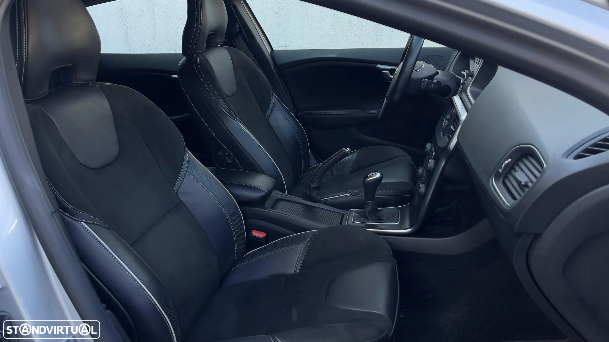 Volvo V40 2.0 D2 R-Design - 9