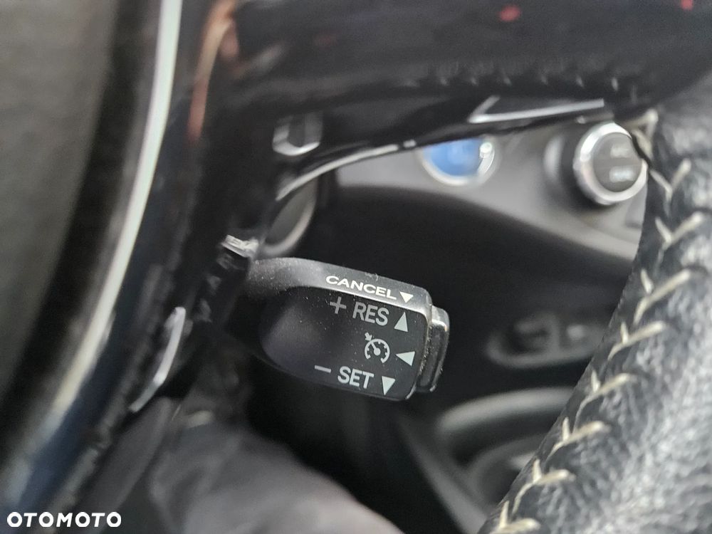 Toyota Yaris Hybrid 100 Selection - 25