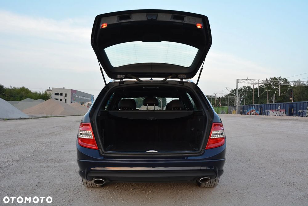 Mercedes-Benz Klasa C 320 CDI DPF 4Matic 7G-TRONIC Avantgarde - 16