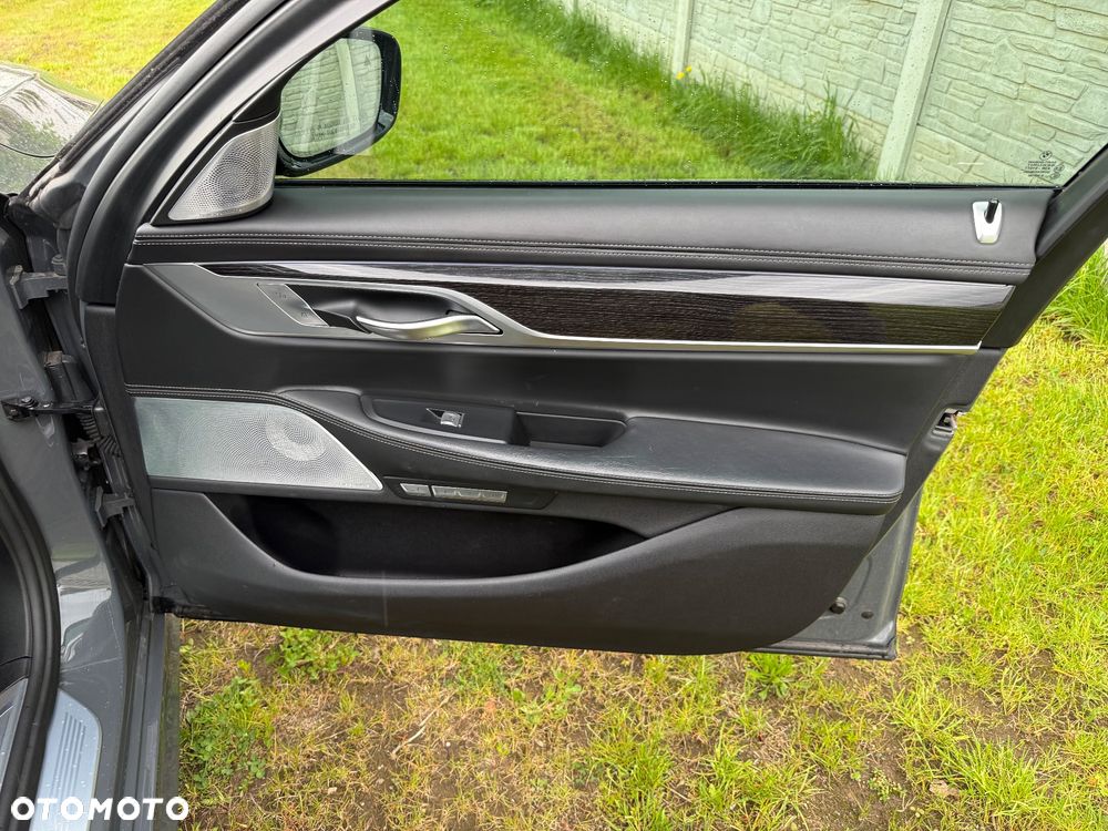BMW Seria 7 750Li - 6