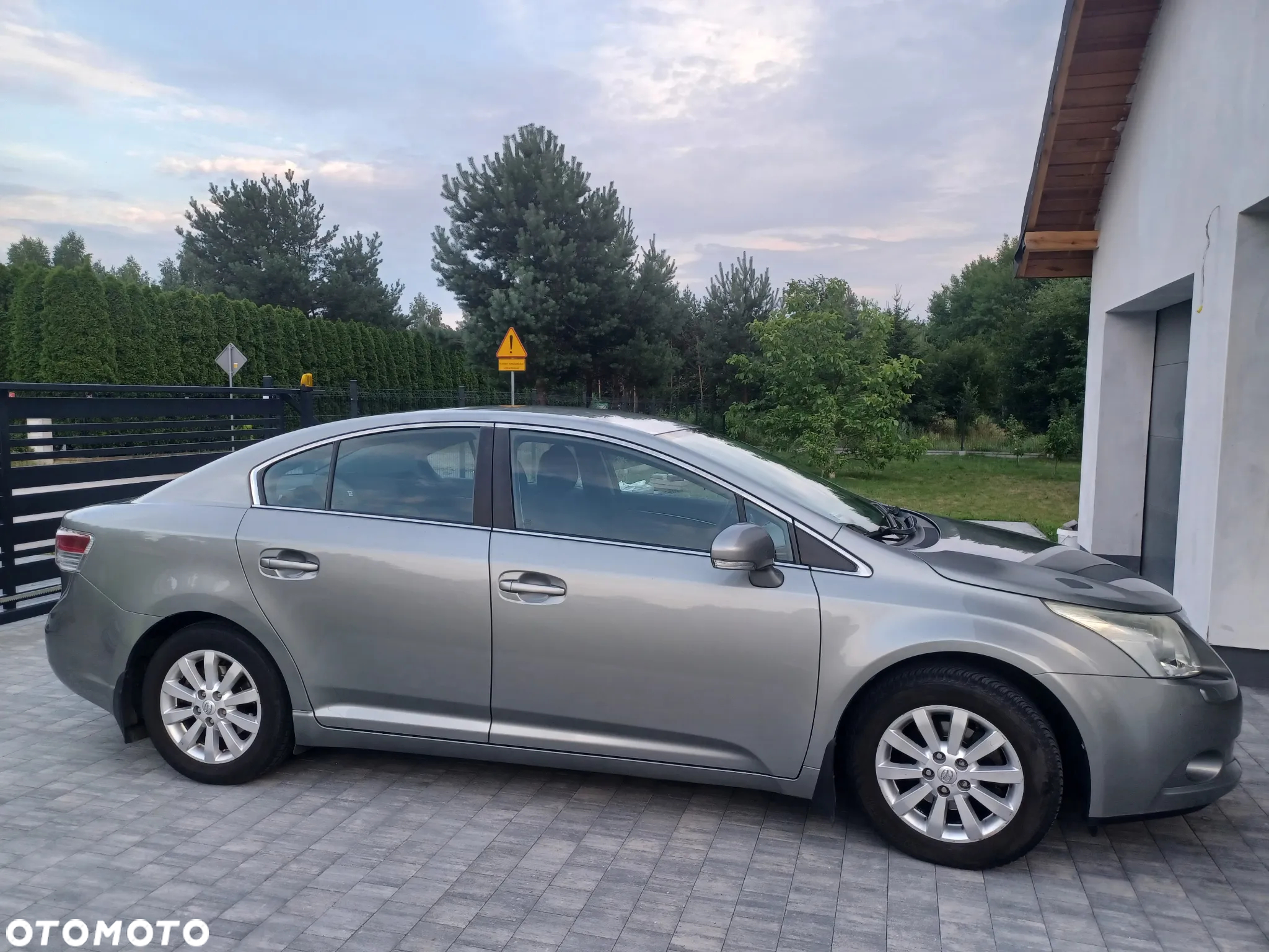 Toyota Avensis 1.8 Sol NAVI - 4
