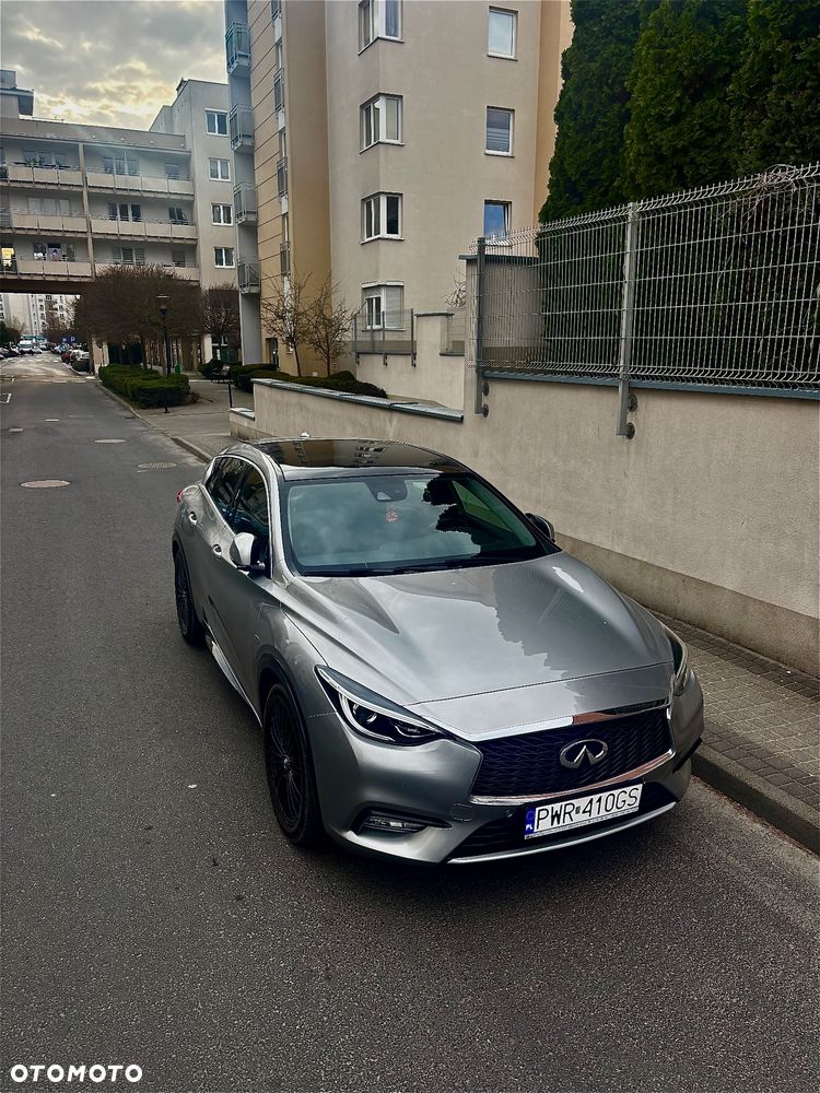 Infiniti Q30 - 13