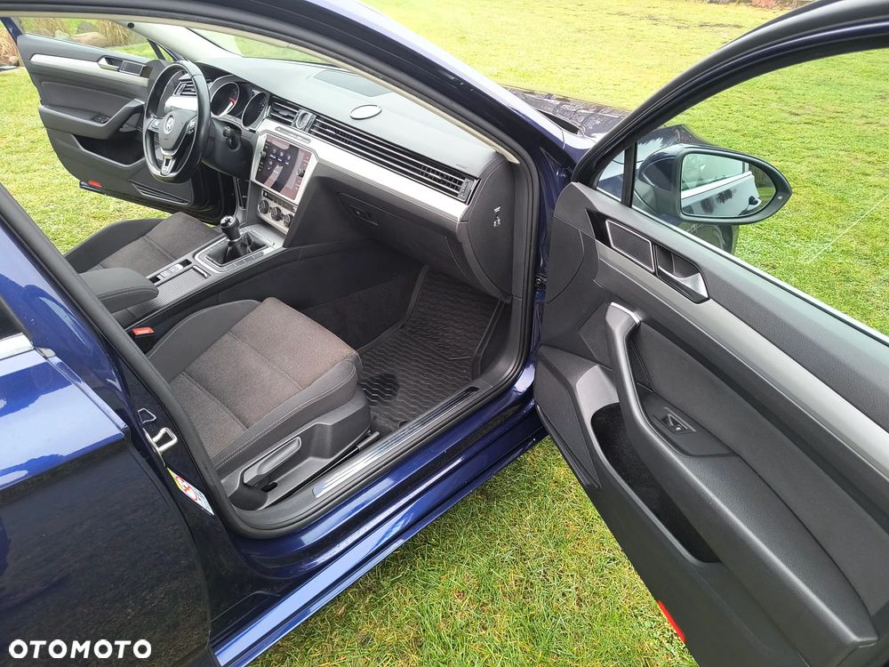 Volkswagen Passat 2.0 TDI SCR Elegance - 8