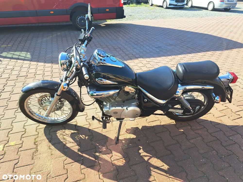 Suzuki Intruder - 8