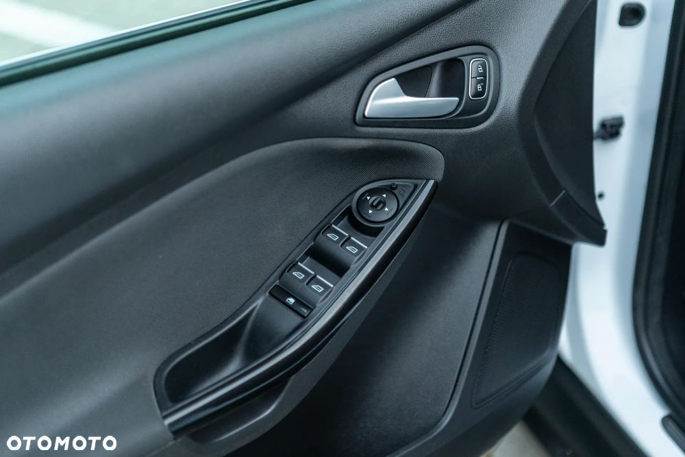 Ford Focus - 38