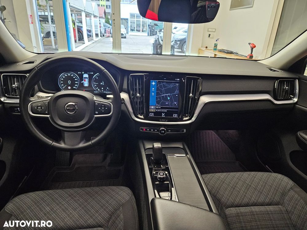 Volvo V60 B4 MHEV AT8 FWD Momentum Pro - 17