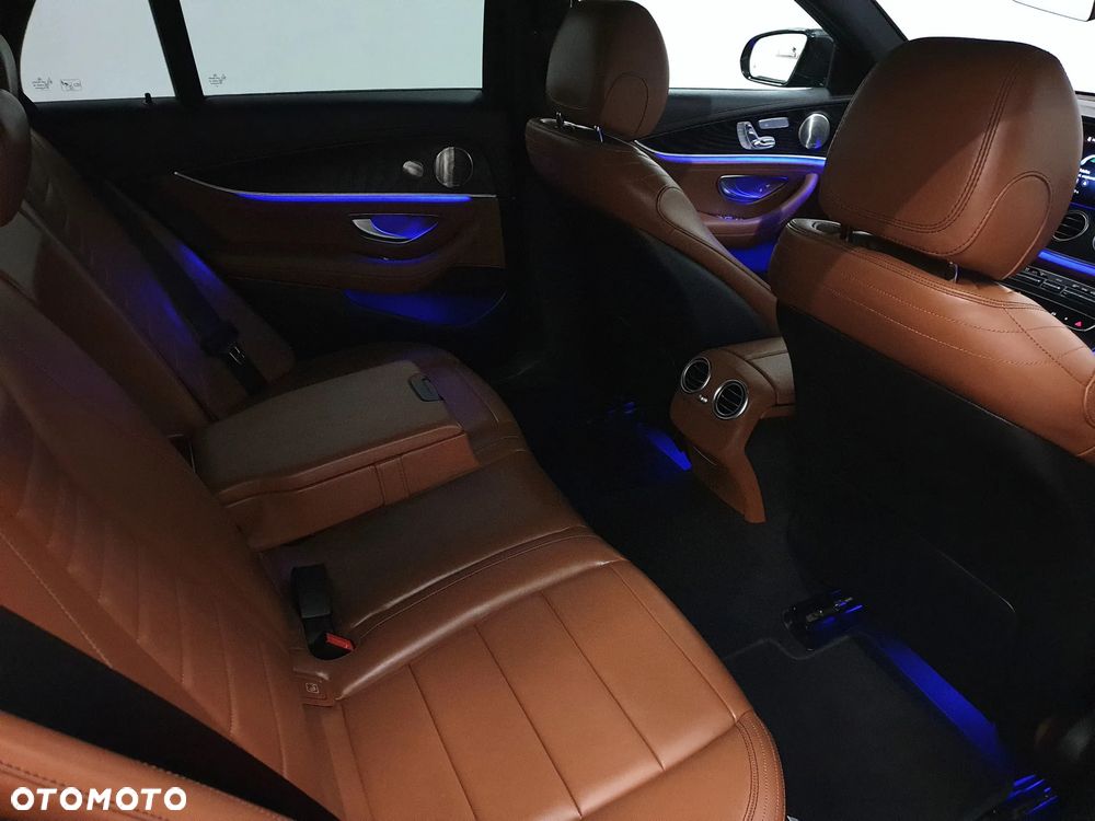 Mercedes-Benz Klasa E 220 d 4-Matic - 29