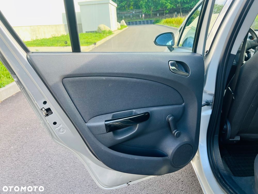 Opel Corsa 1.2 16V Essentia - 23