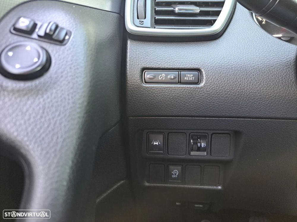 Nissan Qashqai 1.5 dCi N-Connecta 18 - 15