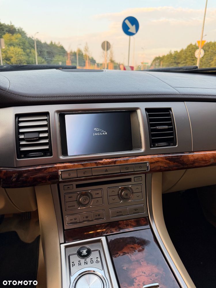 Jaguar XF 3.0 V6 Luxury - 20