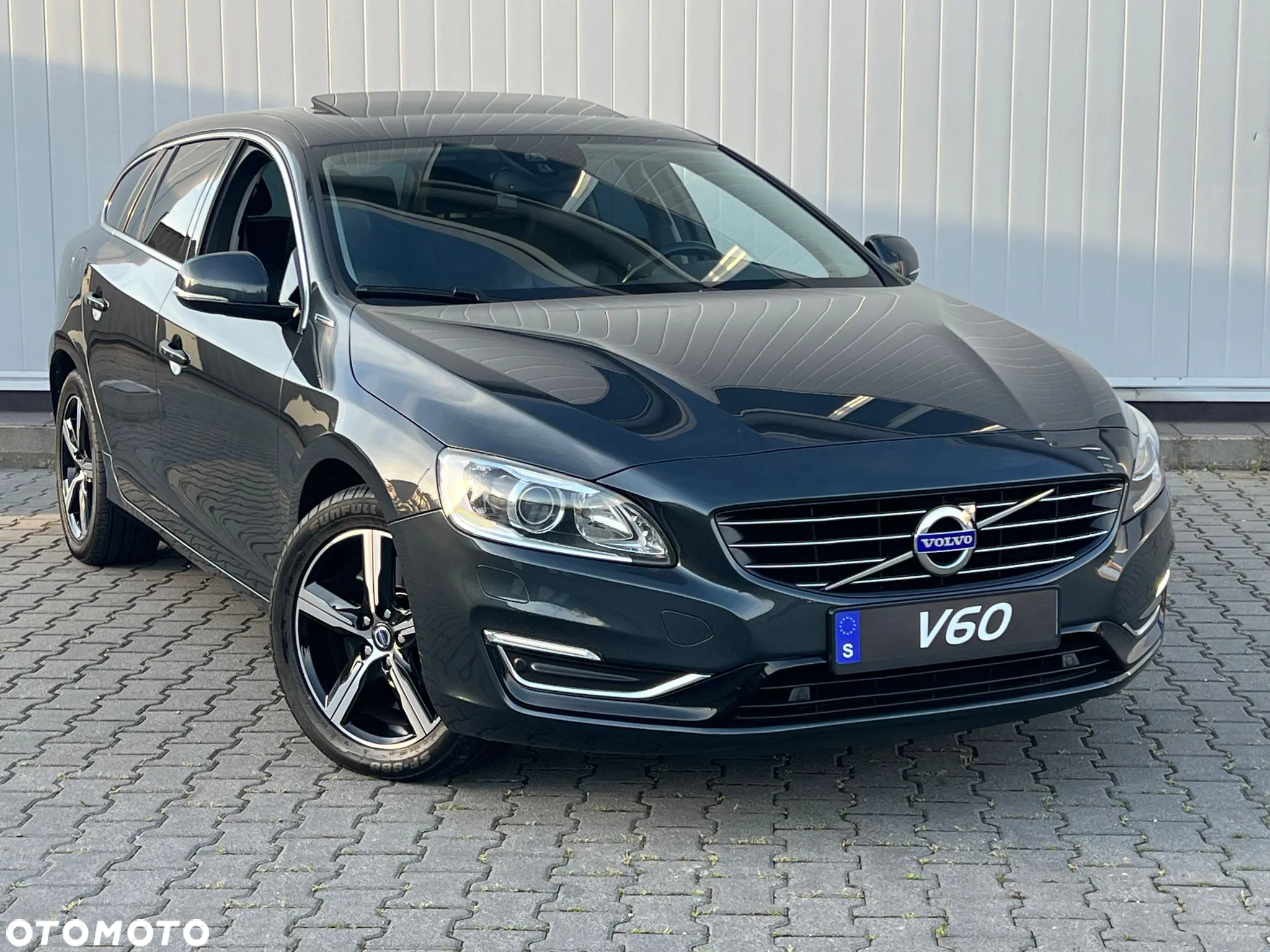Volvo V60 D6 AWD Plug-in Hybrid Summum - 17