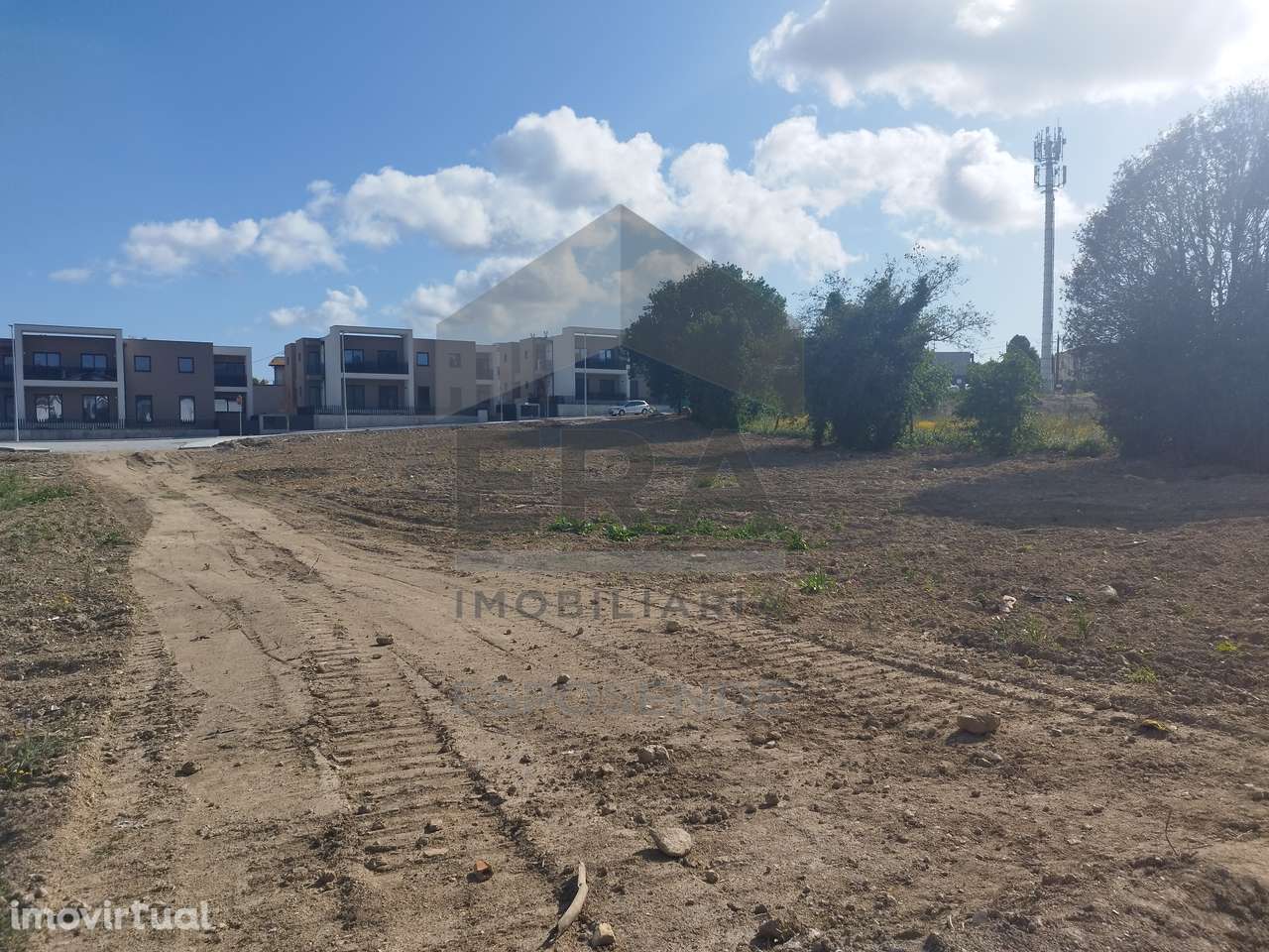 Terreno inserido em zona de construção - Grande imagem: 2/8