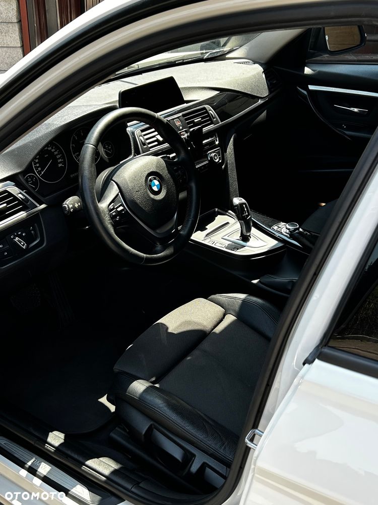 BMW Seria 3 320d Sport Line - 10