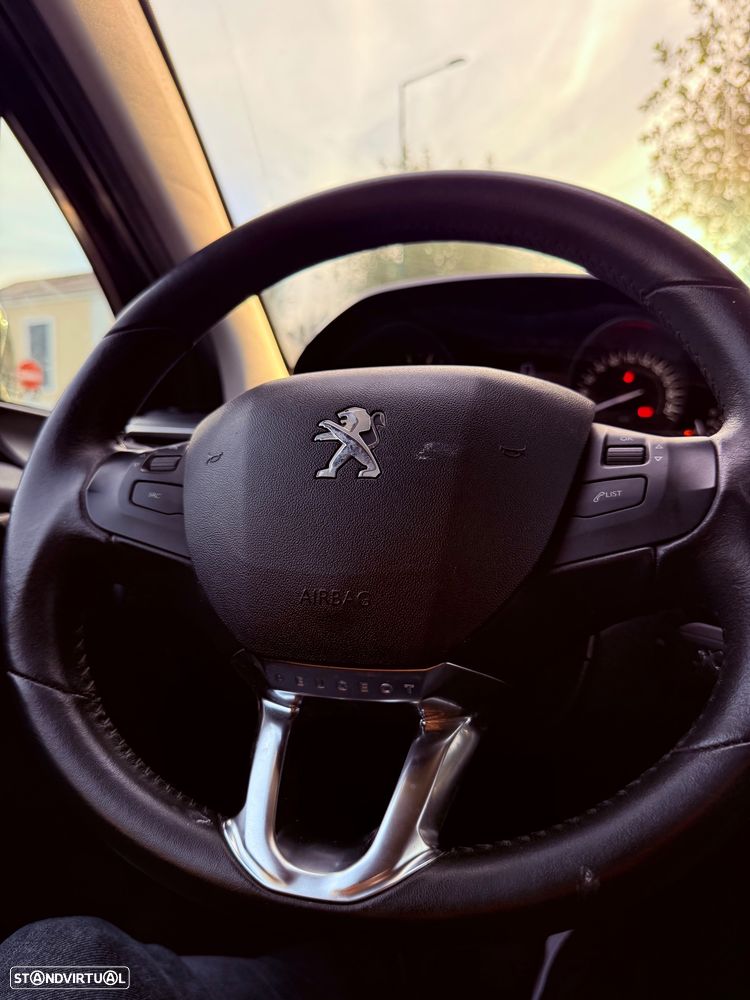 Peugeot 208 - 15