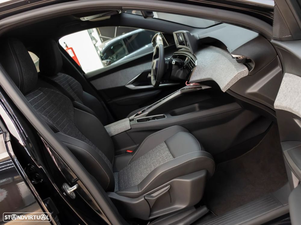 Peugeot 3008 1.2 Hybrid Allure e-DCS6 - 13