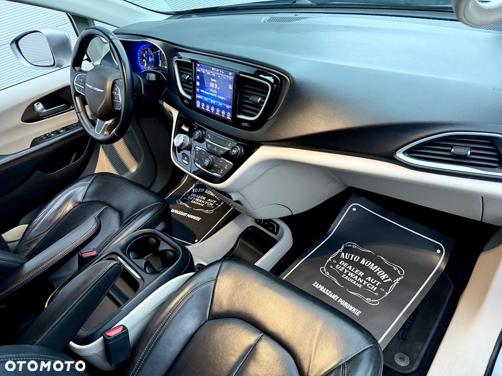 Chrysler Pacifica - 29