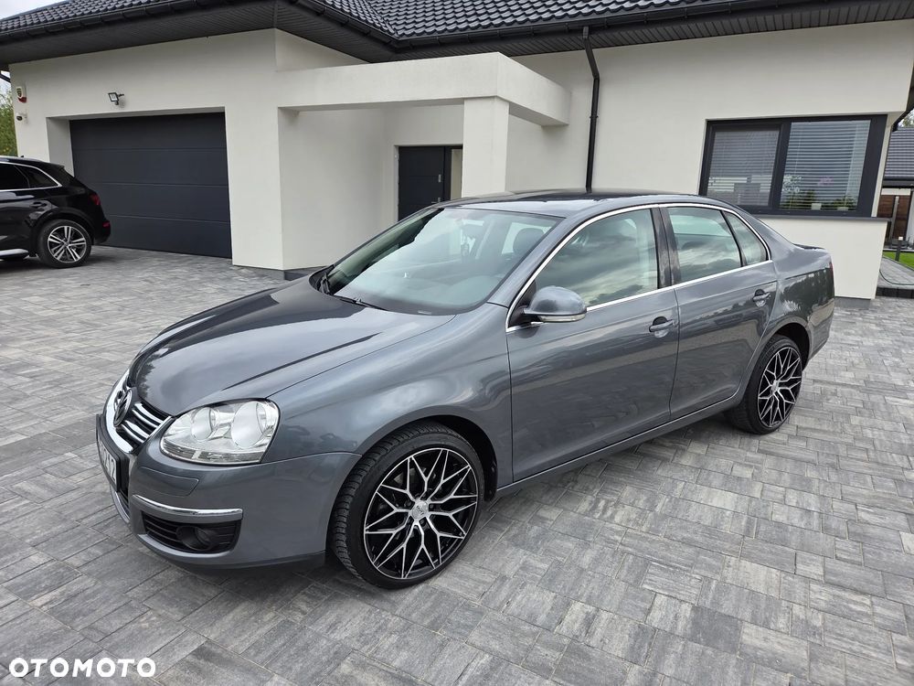 Volkswagen Jetta 2.0 FSI Comfortline - 18