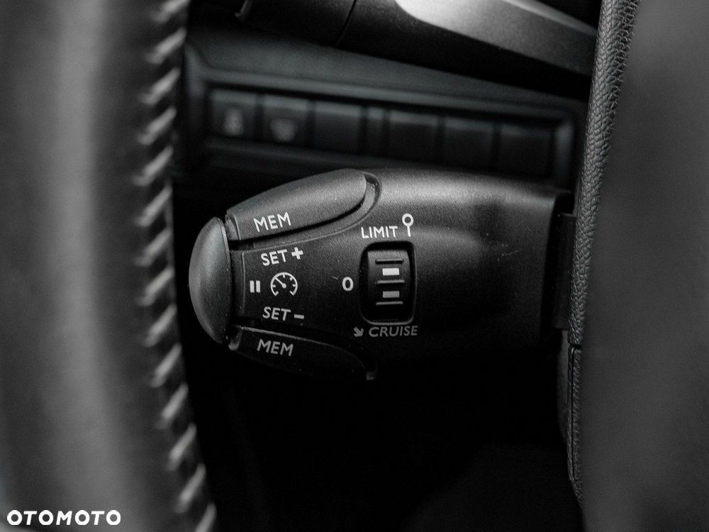 Peugeot 308 1.6 BlueHDi Allure S&S - 16
