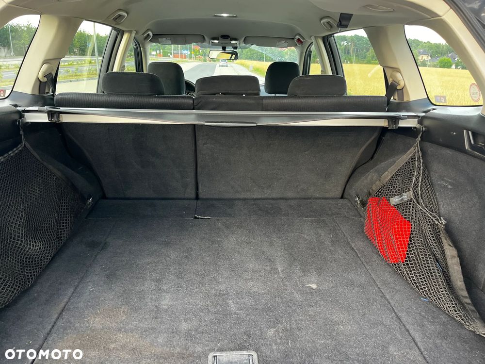 Subaru Legacy - 16