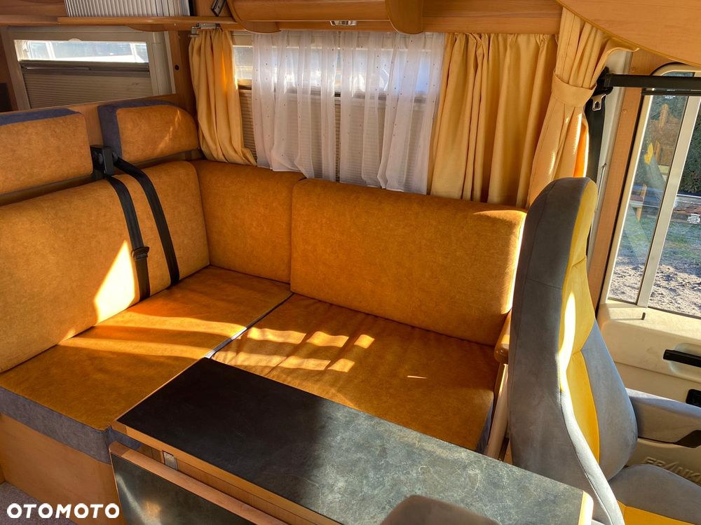 Mercedes-Benz Sprinter - 11