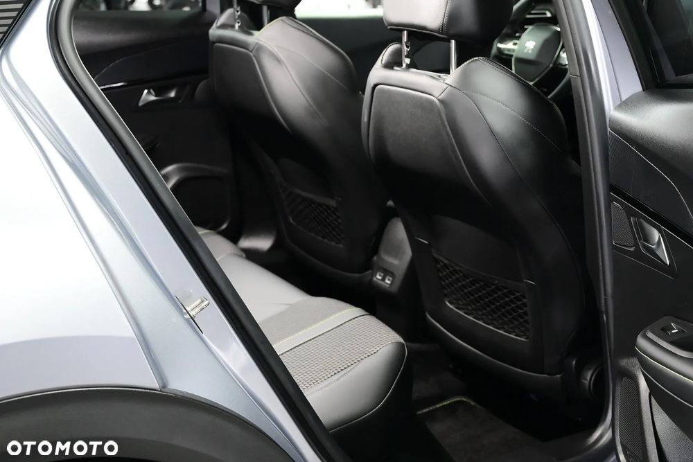 Peugeot 2008 BlueHDi 130 EAT8 GT Pack - 11
