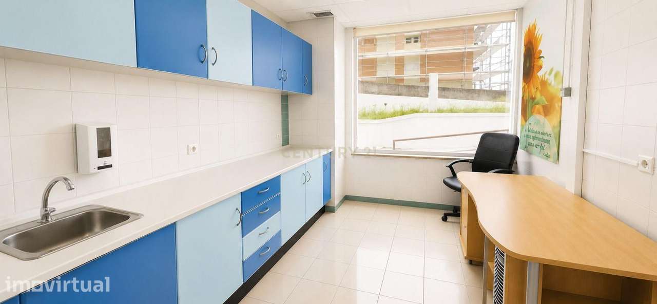 Imóvel afeto a serviços c/ 592 m2 em S. Cosme, Gondomar - Grande imagem: 4/15