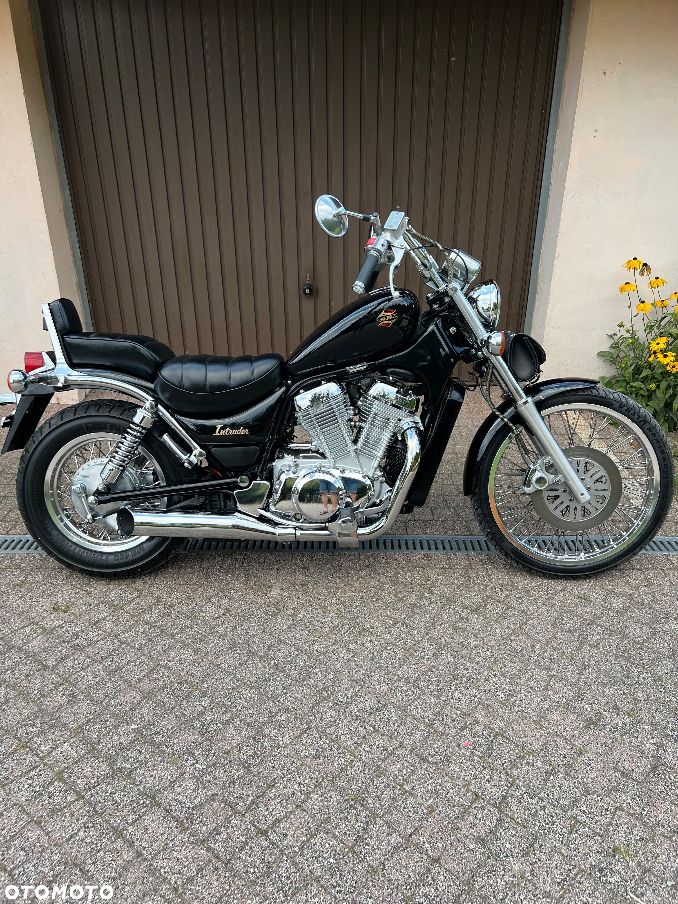 Suzuki Intruder - 2