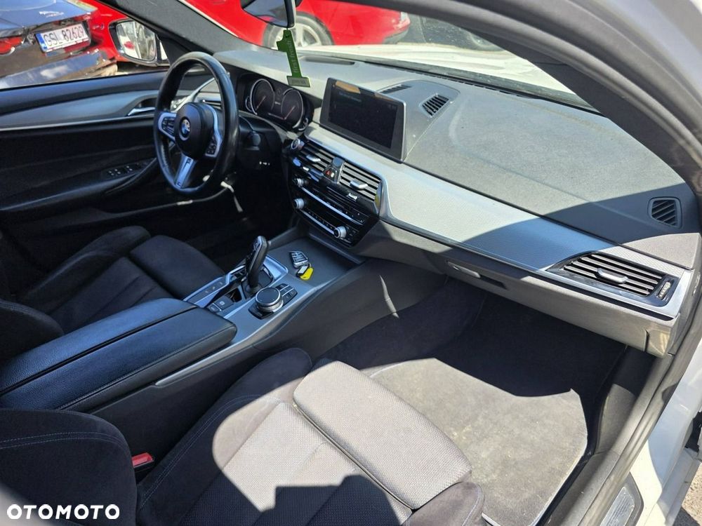 BMW Seria 5 530e iPerformance GPF M Sport sport - 25