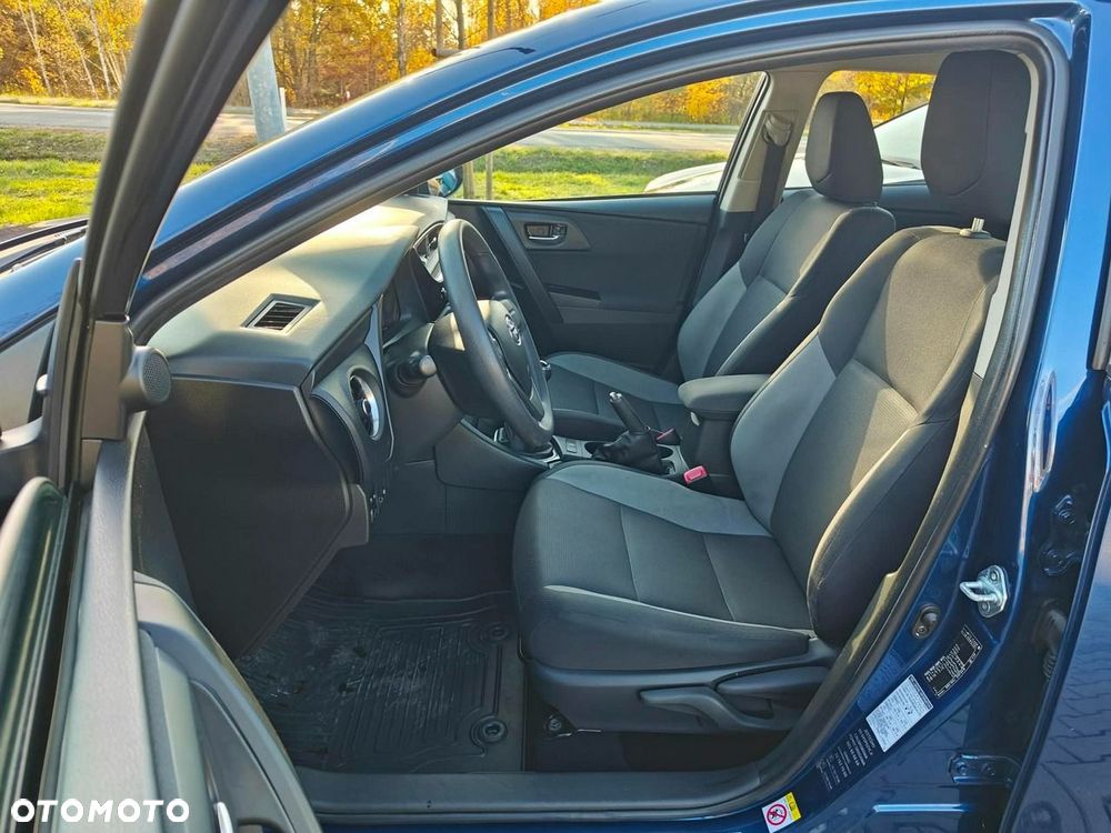 Toyota Auris - 10