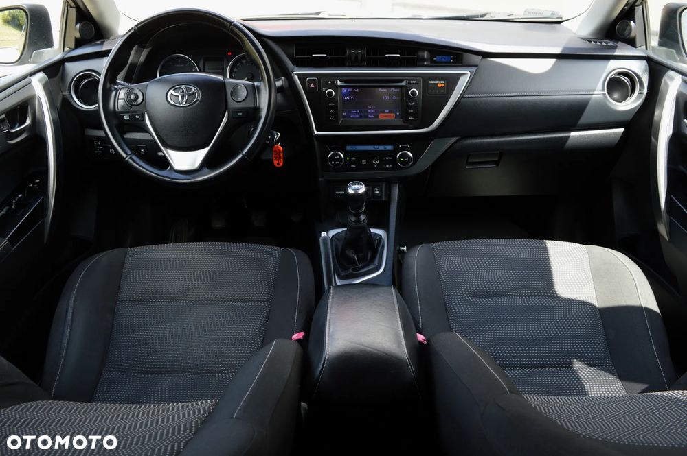 Toyota Auris 1.6 Premium + - 8