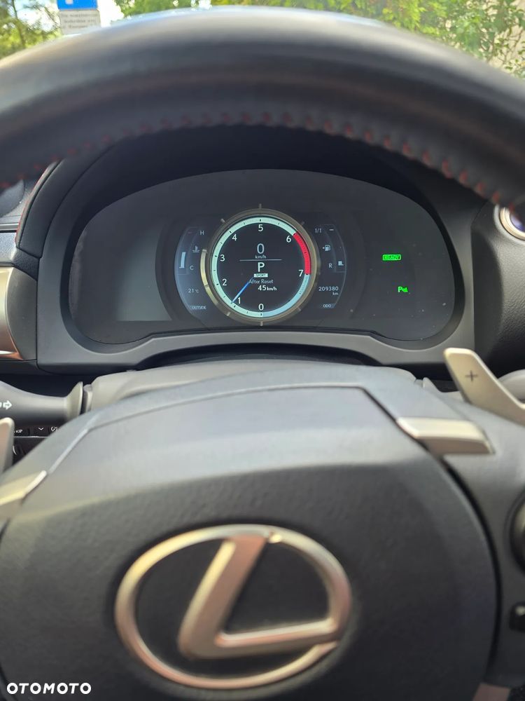 Lexus IS 300h F Sport - 15