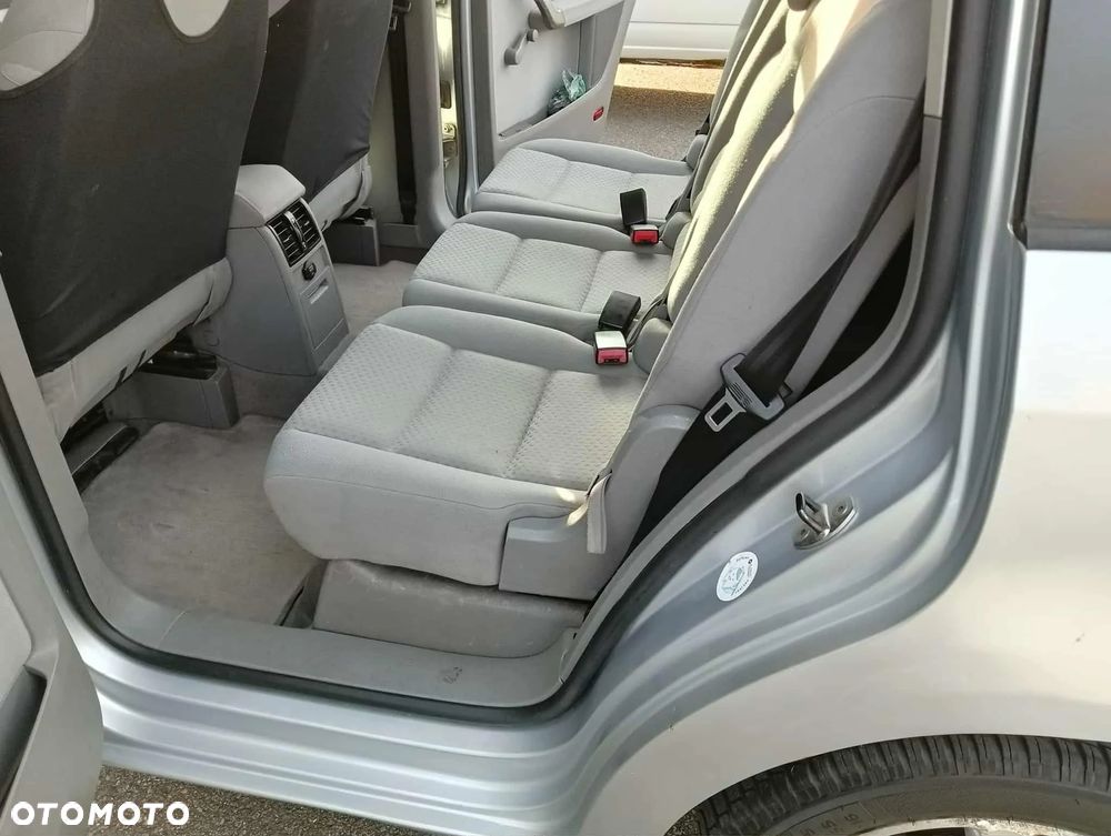 Volkswagen Touran 1.9 TDI Conceptline - 9