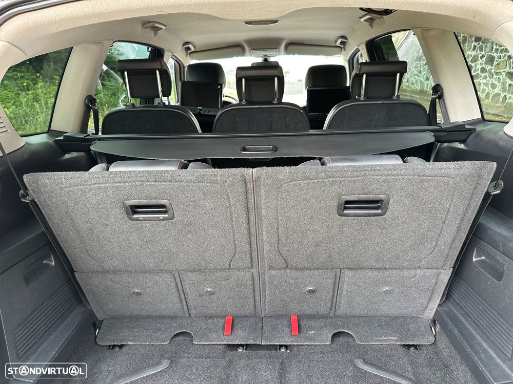 Ford S-Max 2.2 TDCi Titanium 7L - 37
